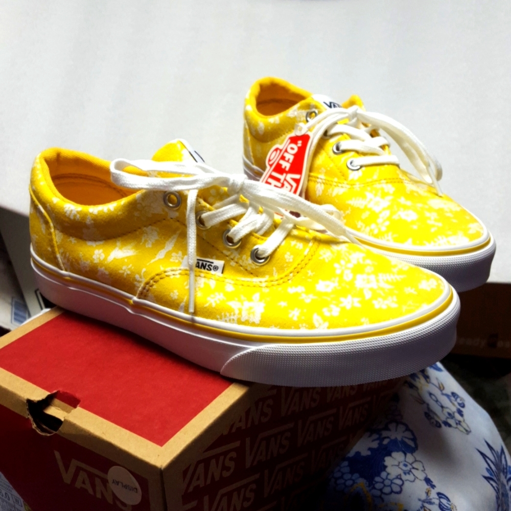🌺💥⭐🌻NIB womens Vans off the wall yellow size  6🌺💥⭐🌻